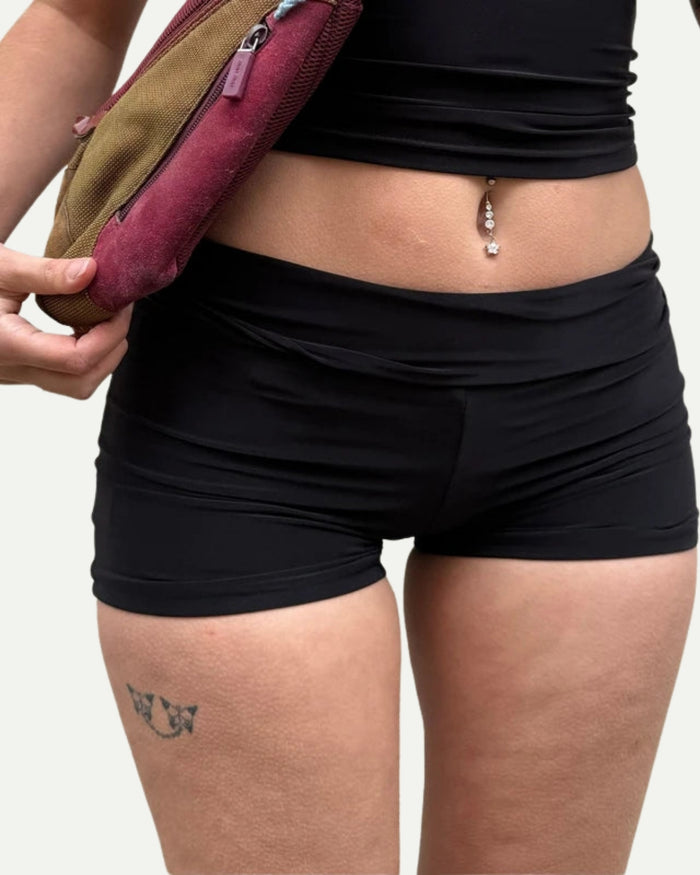 Shorts deportivos de cintura doblada